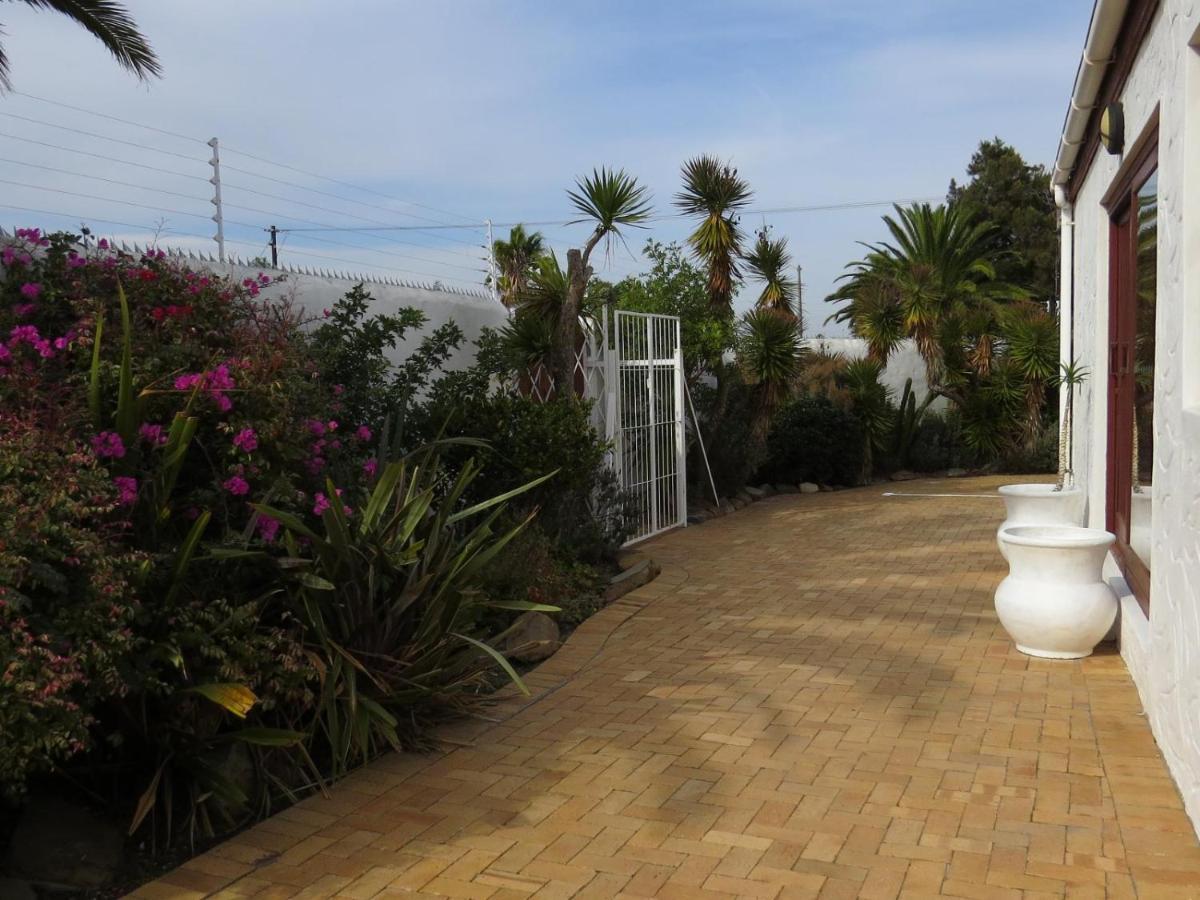 Jara Guest Lodge Table View Bagian luar foto