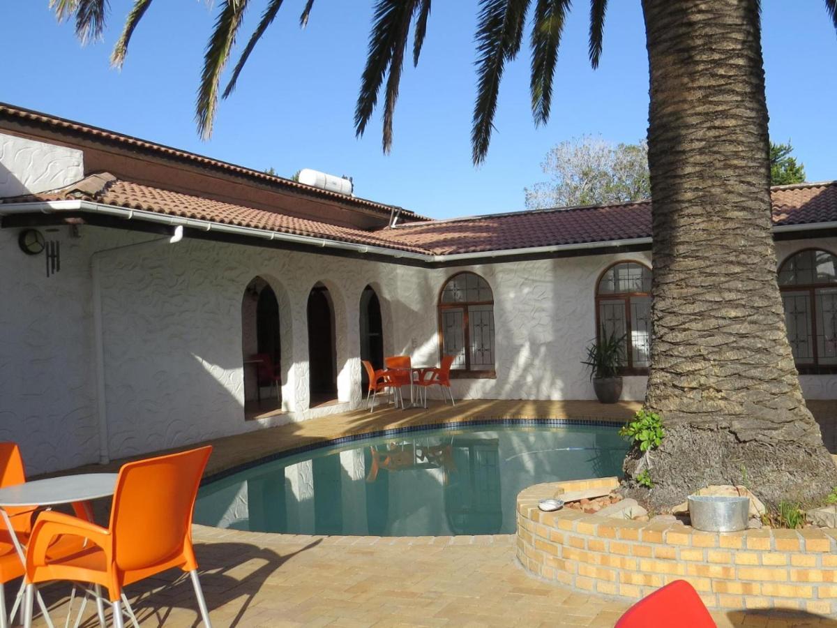 Jara Guest Lodge Table View Bagian luar foto