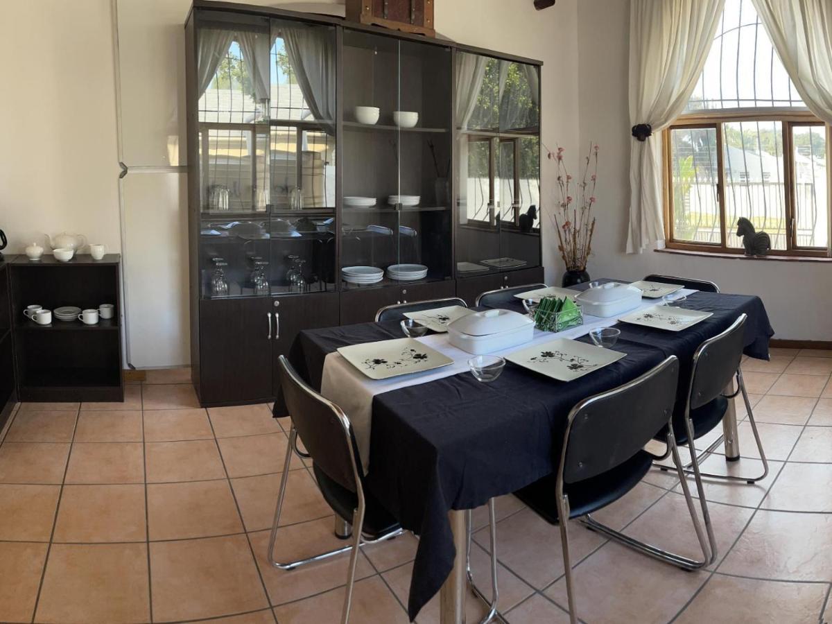 Jara Guest Lodge Table View Bagian luar foto
